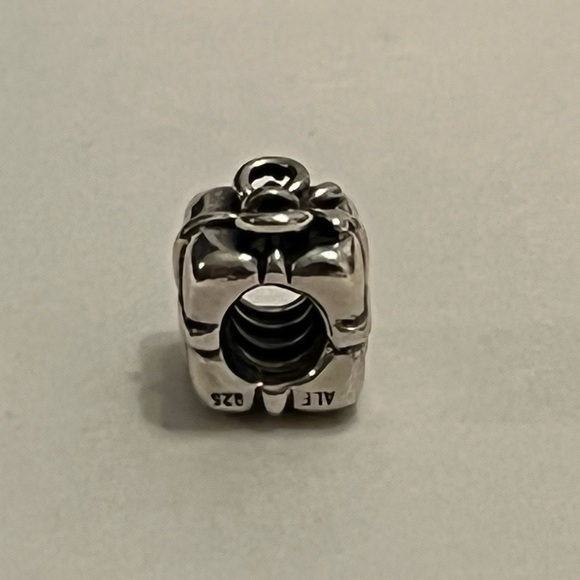 PANDORA Retired Sterling Silver Christmas Gift or Birthday Present Bead - Picture 3 of 5